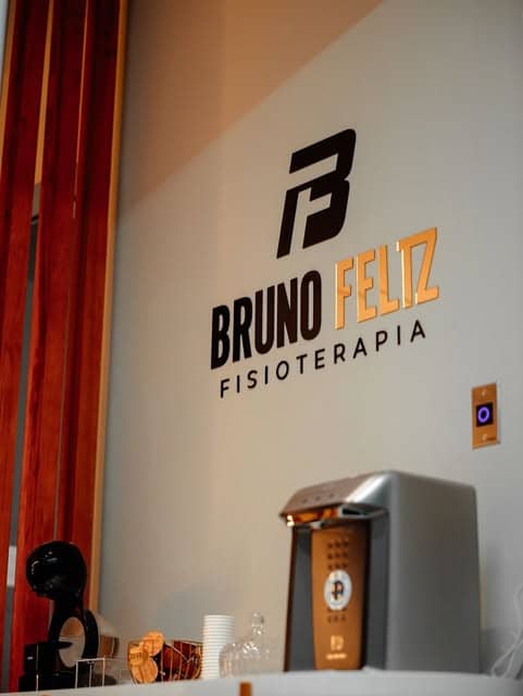 Projeto de interiores para clínica de fisioterapia, em estilo contemporâneo
