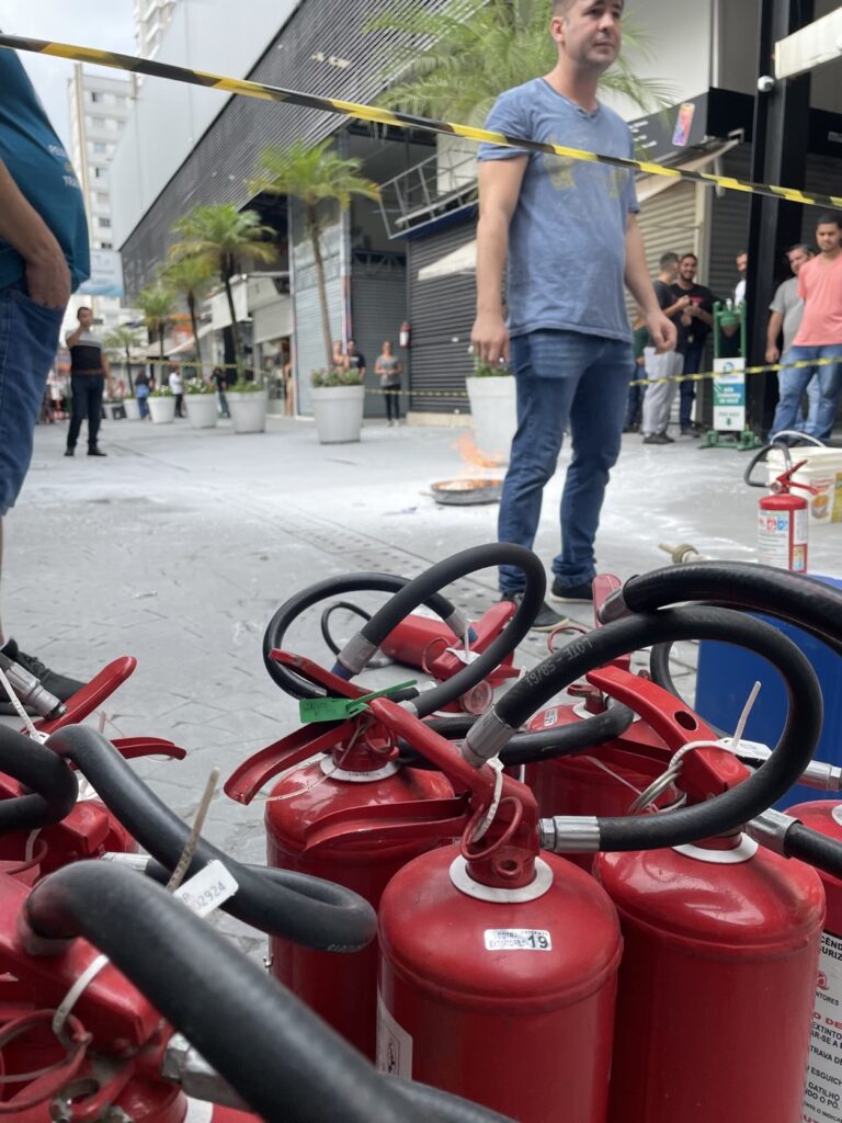 Curso brigada de incêndio no camelódromo de Balneário Camboriú