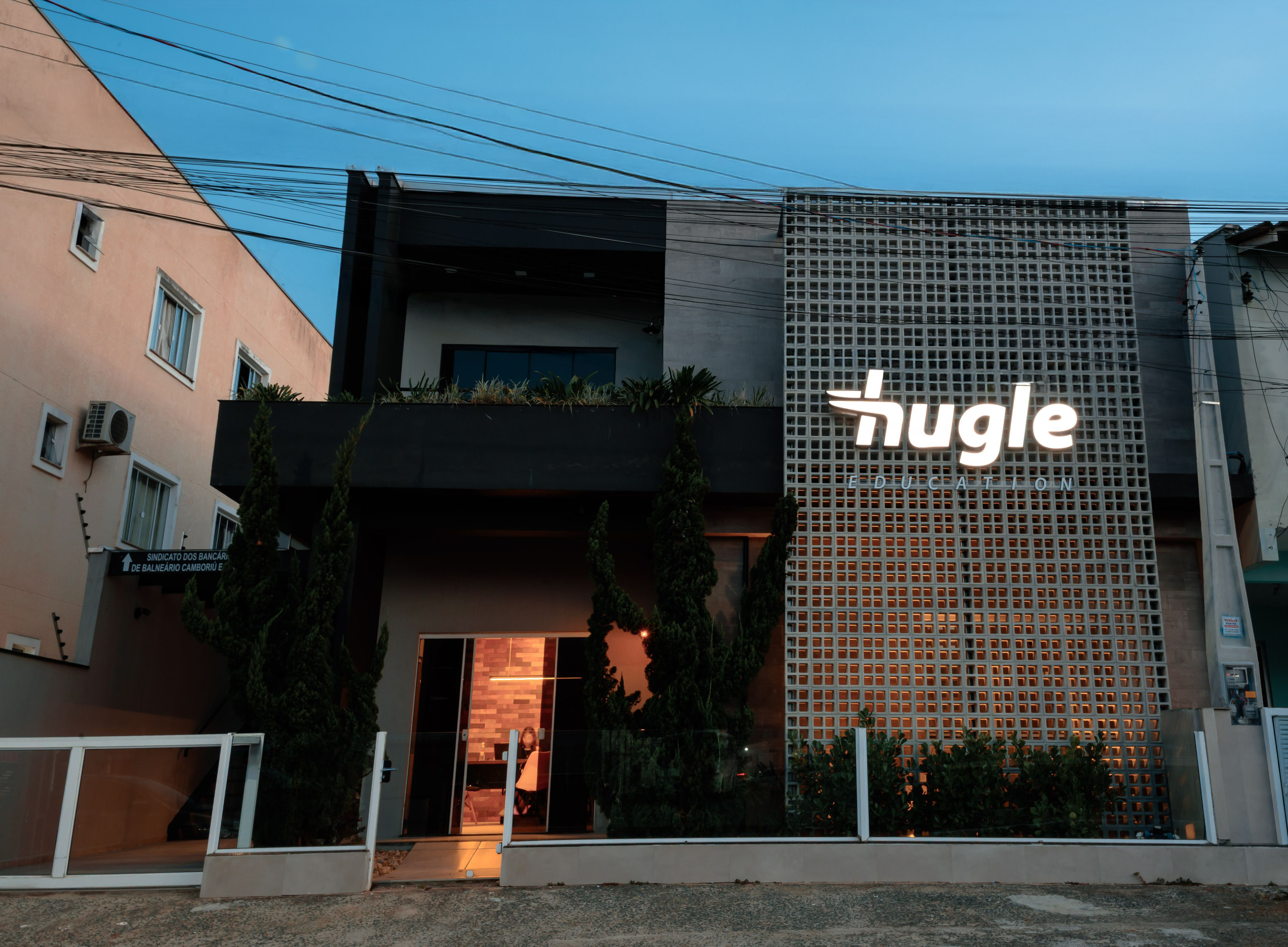 Escola de Inglês | Hugle Balneário Camboriú